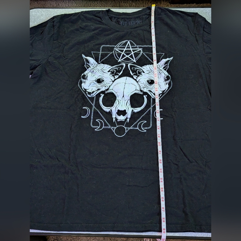Hot Topic Tee - Picture 3 of 3